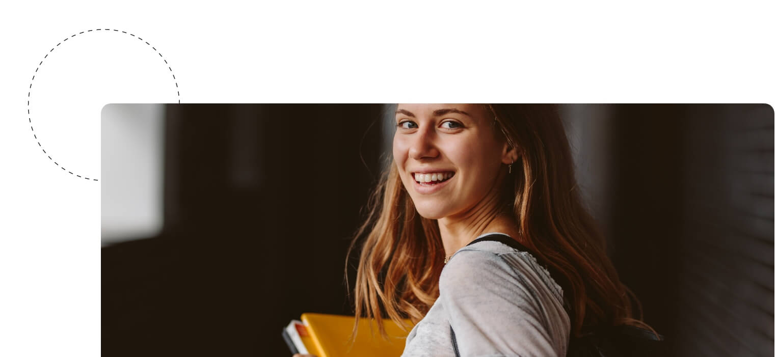 Azubine in der Ausbildung im Betrieb