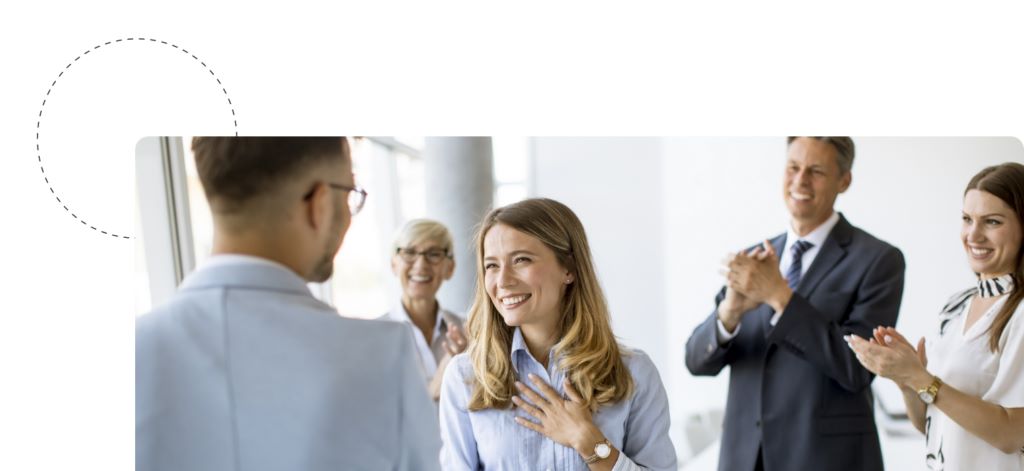 EVP Employer Branding Meeting - Mitarbeiter geben sich freundlich die Hand