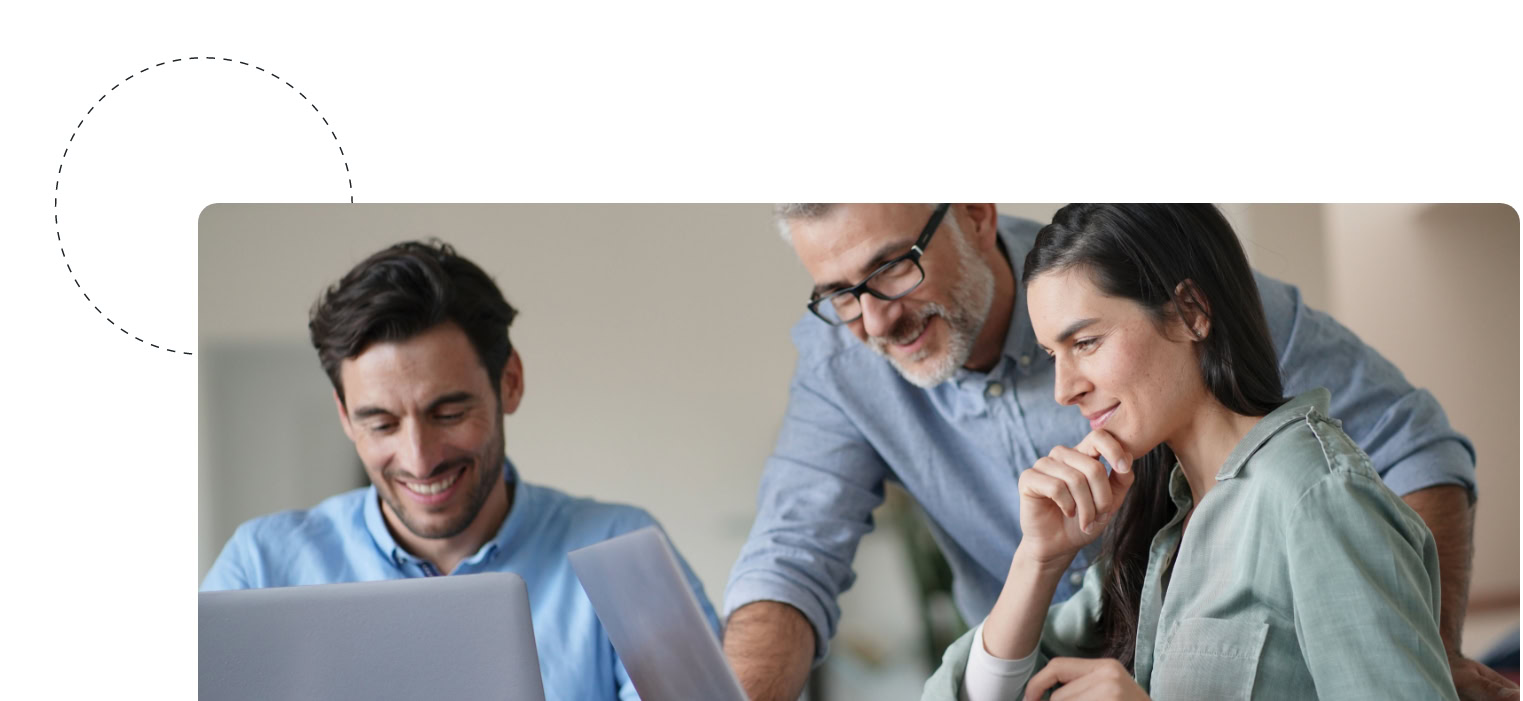 Personaler besprechen Instrumente und Maßnahmen im Personalrecruiting