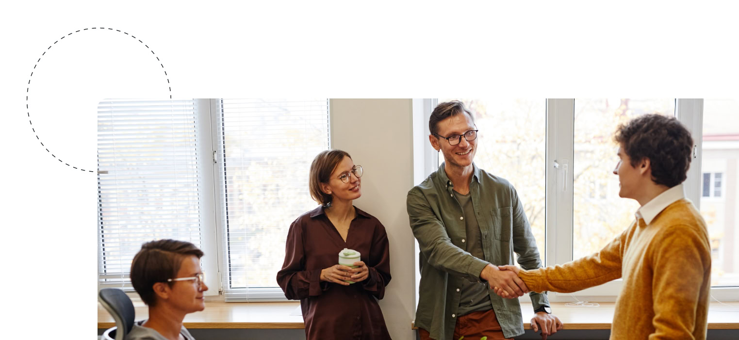 Neue Mitarbeiter inmitten der Onboarding Phasen