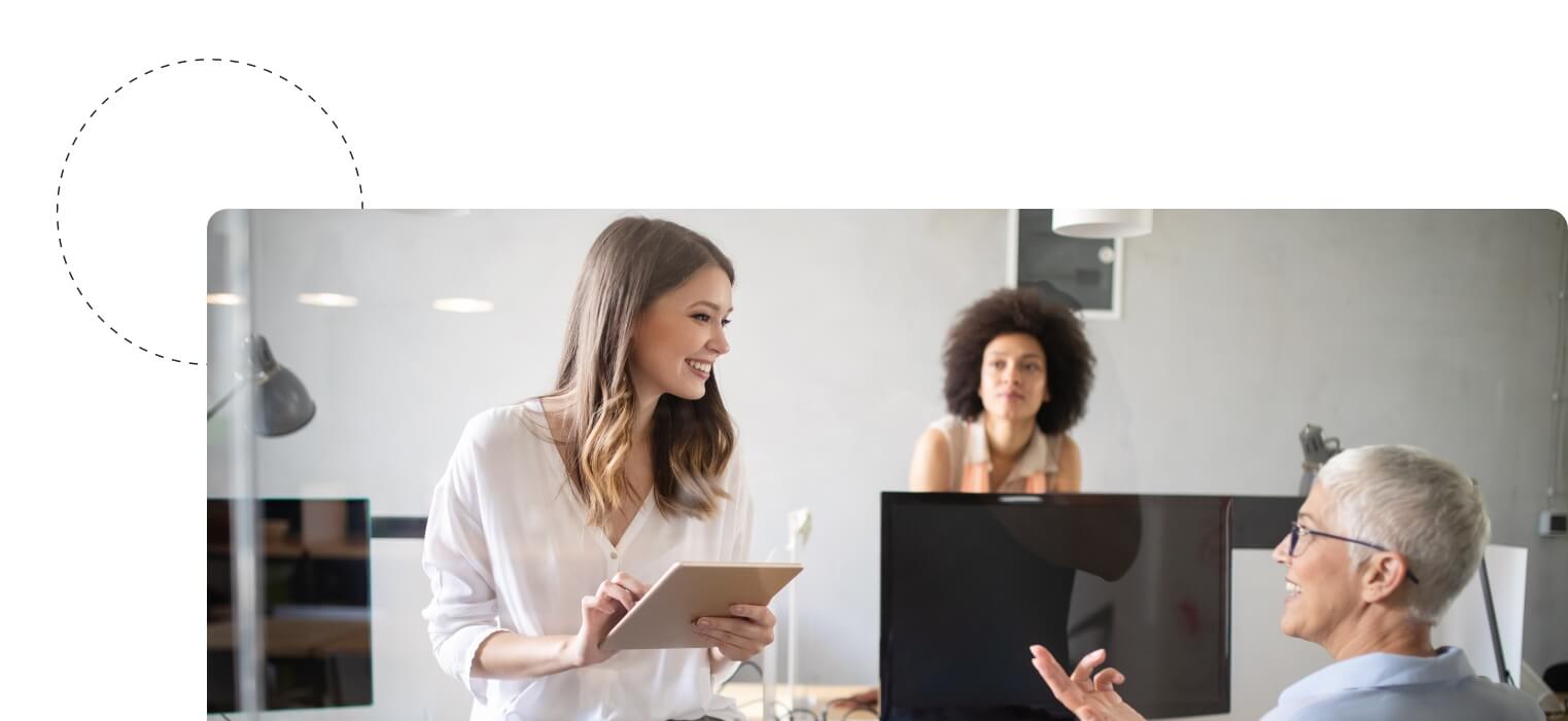 Team bespricht neue Recruiting Möglichkeiten