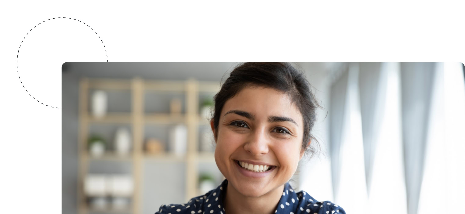 Neue Mitarbeiterin wird nach online Recruiting interviewt