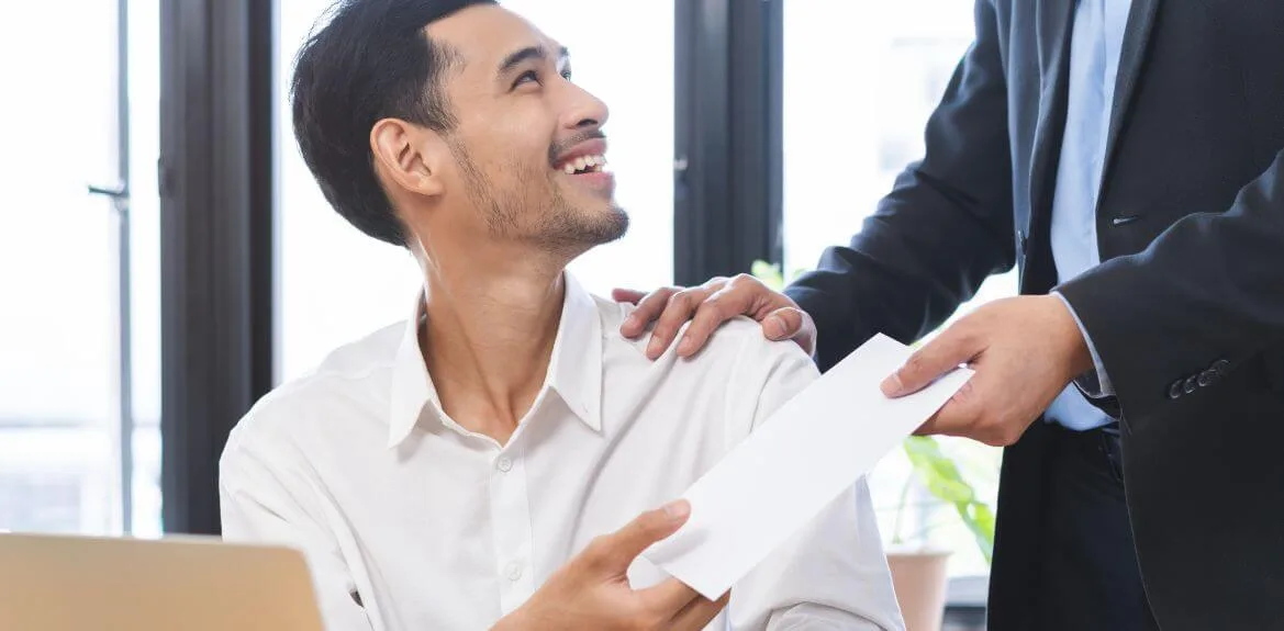 Mitarbeiter erhält Abfindung bei betriebsbedingter Kündigung