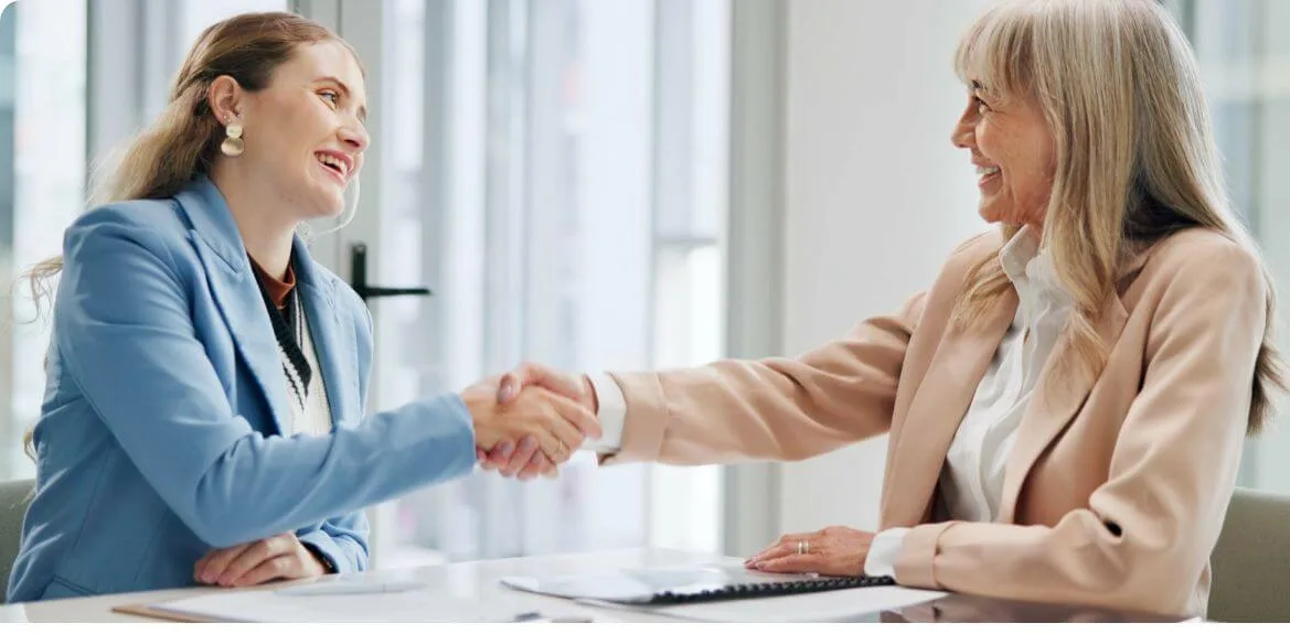 Frau erklärt die Hiring Manager Definition