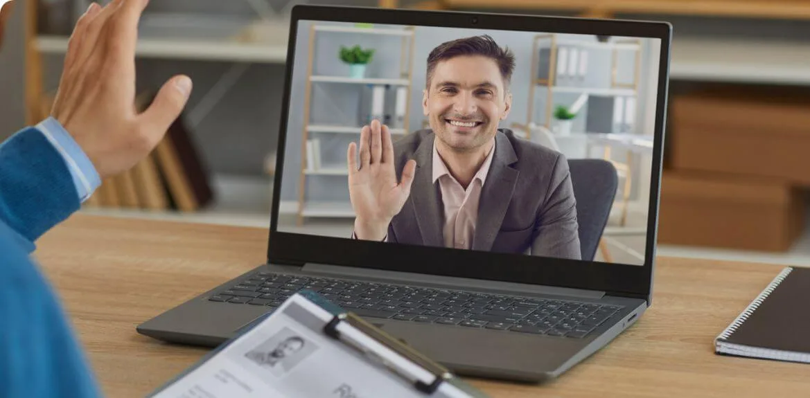 Bewerber in einem Online Vorstellungsgespräch
