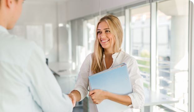 Bewerberin im Vorstellungsgespräch