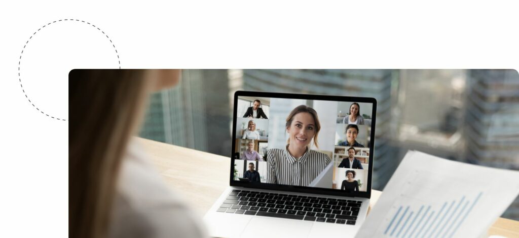 Remote Recruiting Vorteile Nachteile Mitarbeiterin im Remote Zoom-Call