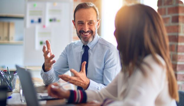 Zwei Kollegen im Cross Mentoring Programm